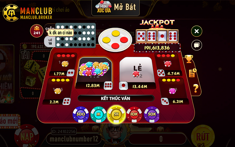 Màn hình đặt cược với chip và cửa trong xóc đĩa Manclub